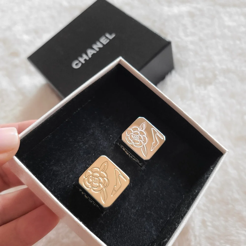 CHANEL Silver and Gold Cube Accessories - Picture 2 of 8